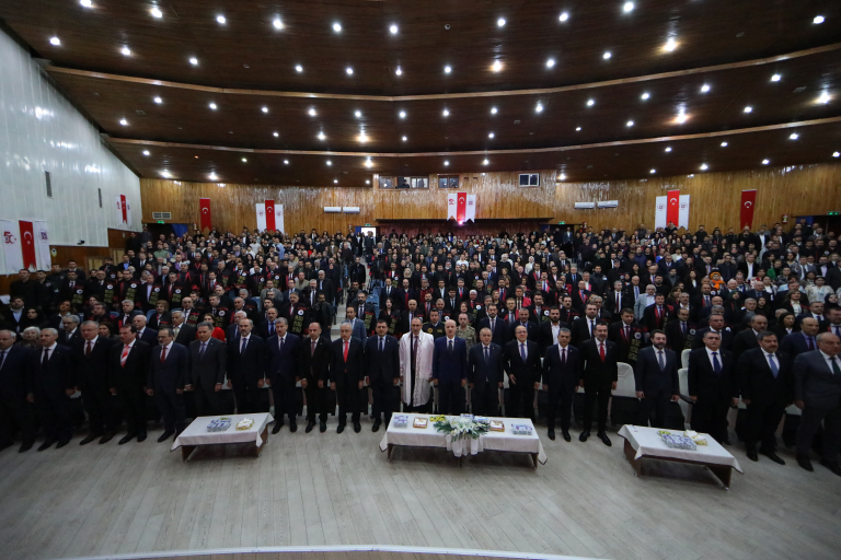 universitemizin-50-yili-gorkemli-bir-torenle-kutladi