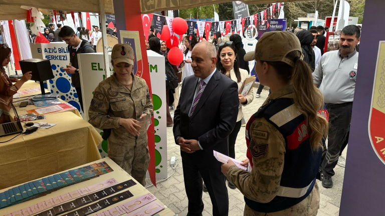 universitemizde-50-yil-bilim-ve-ogrenci-festivali-2-gununde-de-devam-etti