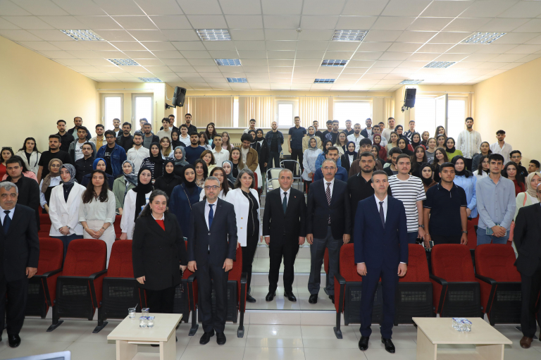 elazig-valisi-numan-hatipoglu-ogrencilerle-konferansta-bir-araya-geldi