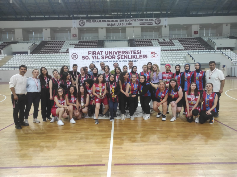 universitemizin-50-yil-spor-senlikleri-basketbol-musabakalari-sona-erdi