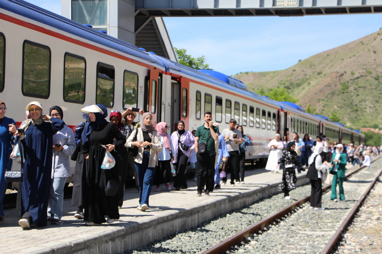 Üniversitemizden 50. Yıla Özel Trenle Palu Gezisi