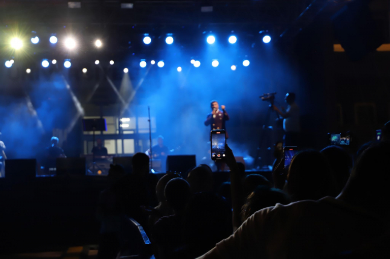 universitemiz-50-yil-festivali-tekin-bulut-konseriyle-basladi