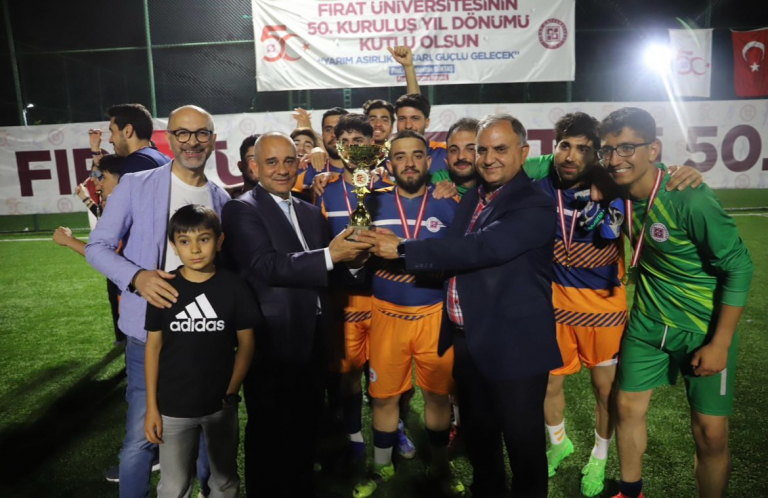 universitemizde-50-yil-spor-senlikleri-coskuyla-tamamlandi